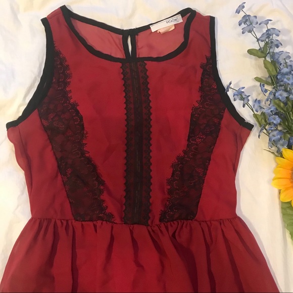 ❎SOLD❎ High-low red & black lace dress - Picture 3 of 7